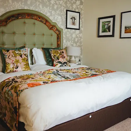 The Golden Fleece Hotel, Thirsk, North Yorkshire - The Coaching Group Thirsk