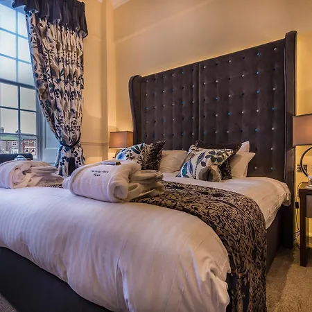 ホテル The Golden Fleece Hotel, Thirsk, North Yorkshire - The Coaching Group 4*