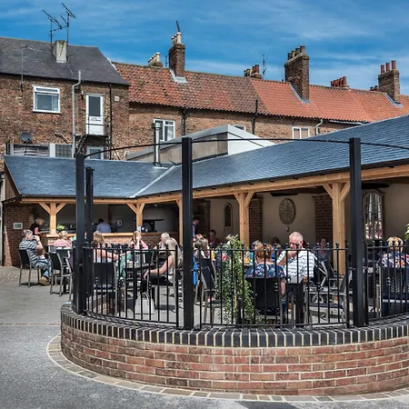 The Golden Fleece Hotel, Thirsk, North Yorkshire - The Coaching Group 4* Thirsk