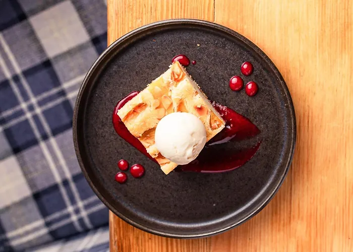 The Golden Fleece Hotel, Thirsk, North Yorkshire - The Coaching Inn Group 4* Thirsk