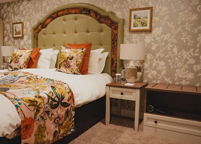 The Golden Fleece Hotel, Thirsk, North Yorkshire - The Coaching Inn Group 4* Thirsk