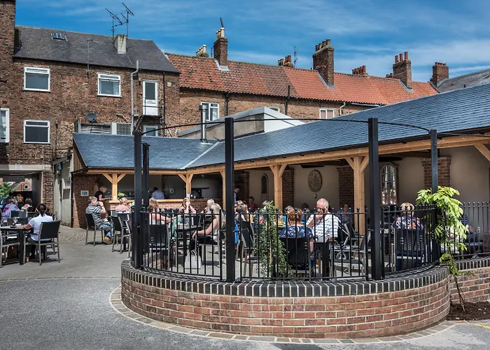 The Golden Fleece Hotel, Thirsk, North Yorkshire - The Coaching Inn Group 4* Thirsk