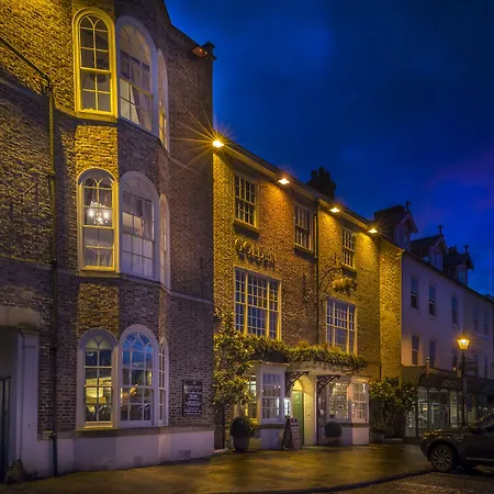 The Golden Fleece Hotel, Thirsk, North Yorkshire - The Coaching Group 瑟斯克