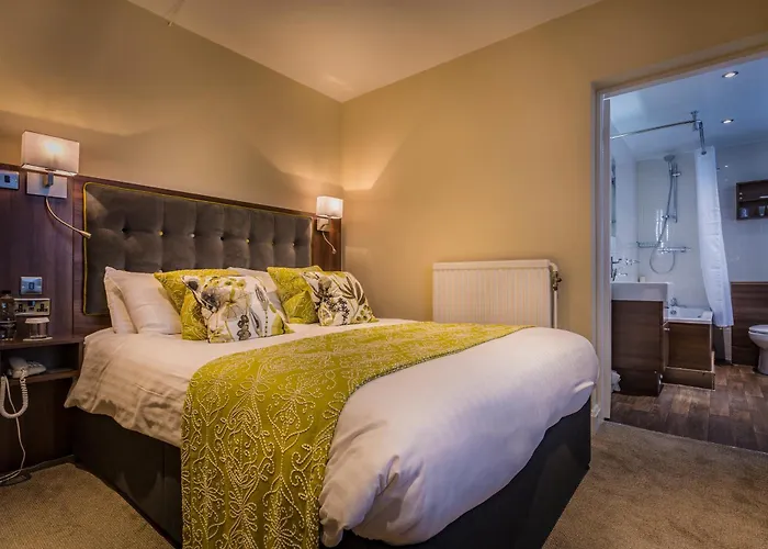 酒店 The Golden Fleece Hotel, Thirsk, North Yorkshire - The Coaching Group 4*