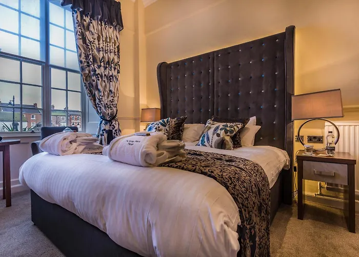 酒店 The Golden Fleece Hotel, Thirsk, North Yorkshire - The Coaching Group 4*