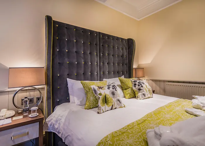 酒店 The Golden Fleece Hotel, Thirsk, North Yorkshire - The Coaching Group 瑟斯克