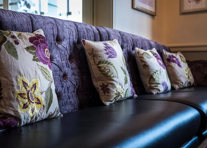 酒店 The Golden Fleece Hotel, Thirsk, North Yorkshire - The Coaching Group 4*