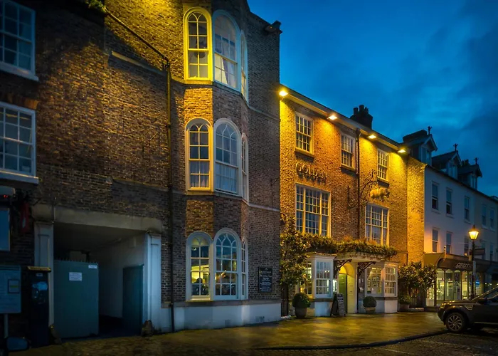The Golden Fleece Hotel, Thirsk, North Yorkshire - The Coaching Group 酒店 4*