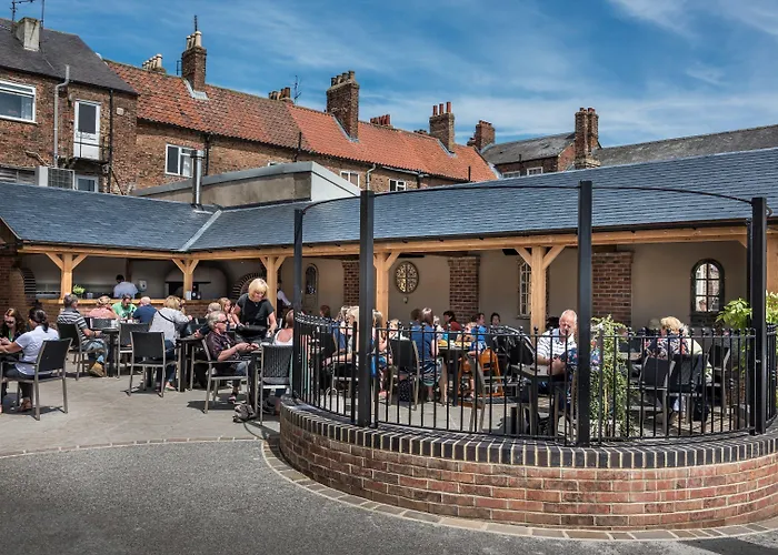 The Golden Fleece Hotel, Thirsk, North Yorkshire - The Coaching Group 酒店 瑟斯克