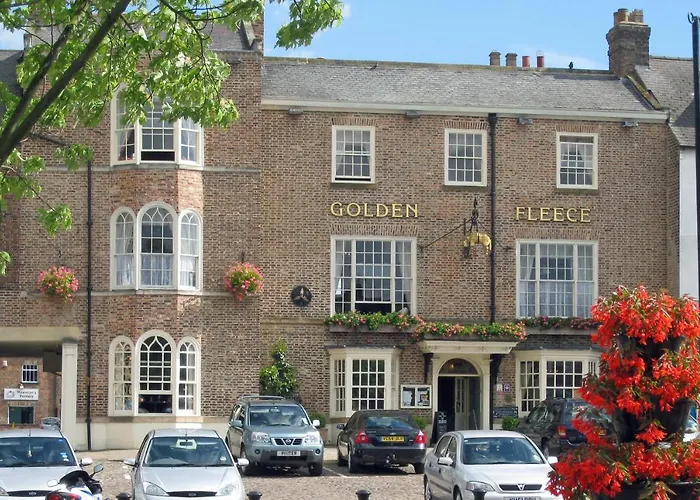 酒店 The Golden Fleece Hotel, Thirsk, North Yorkshire - The Coaching Group 瑟斯克